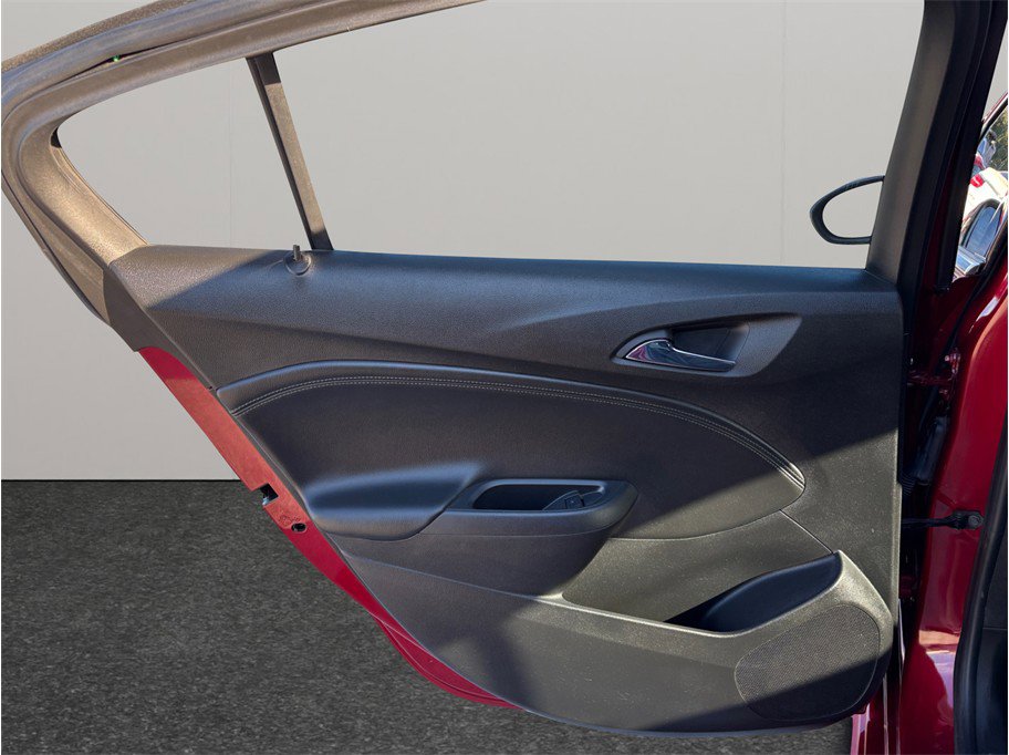 Used 2018 Chevrolet Cruze Premier w/ RS Package image 29