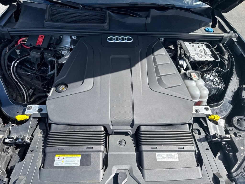 Used 2023 Audi Q7 2.0T Premium w/ Towing Package AWD/4WD image 12