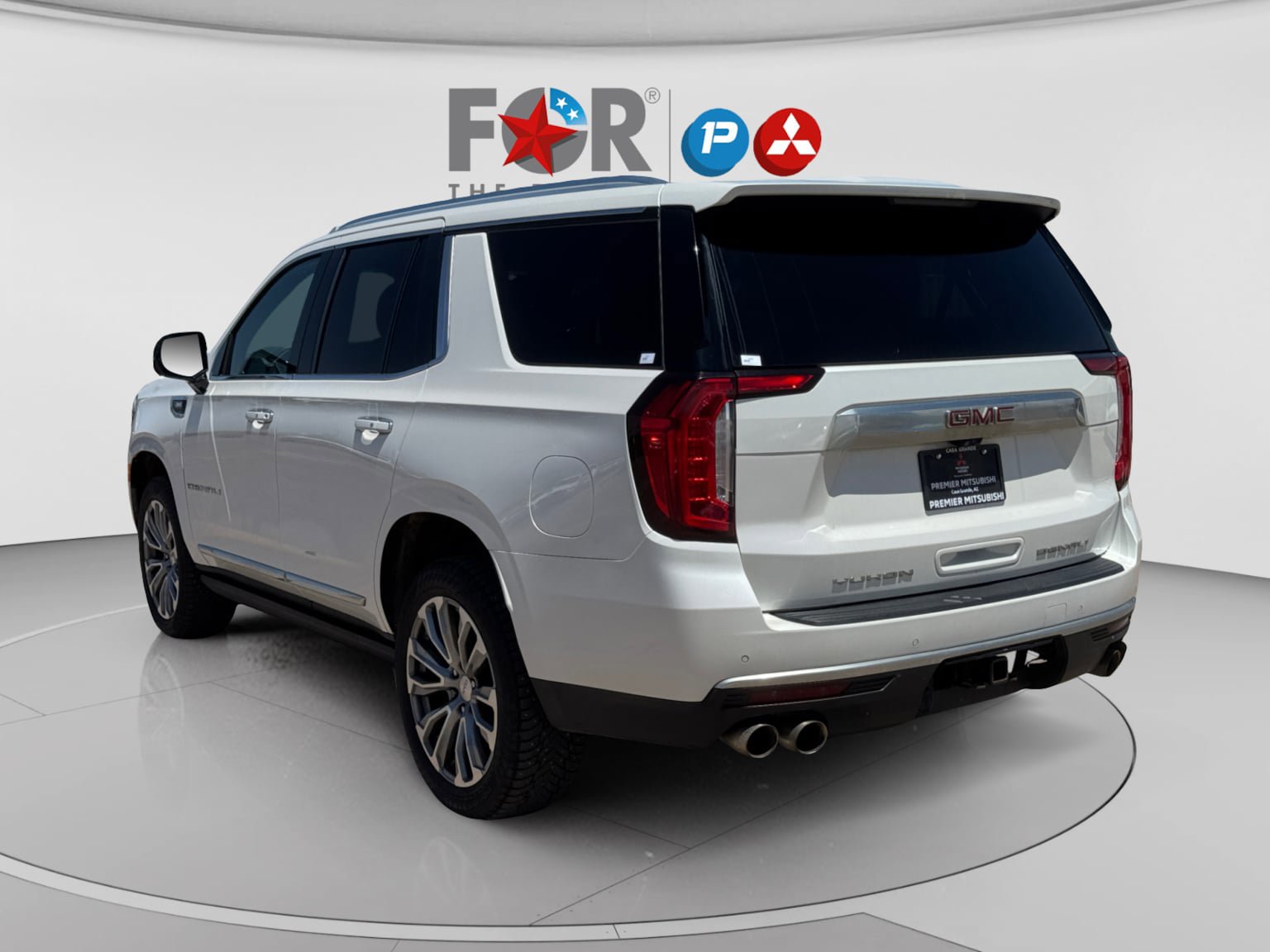 Used 2022 GMC Yukon Denali w/ Denali Ultimate Package AWD/4WD image 3