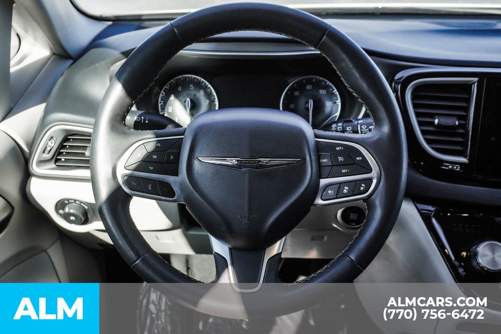 Used 2023 Chrysler Pacifica Touring-L image 30