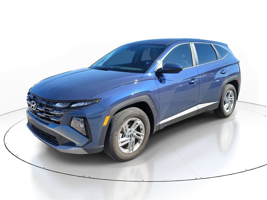 Certified 2025 Hyundai Tucson SE image 2