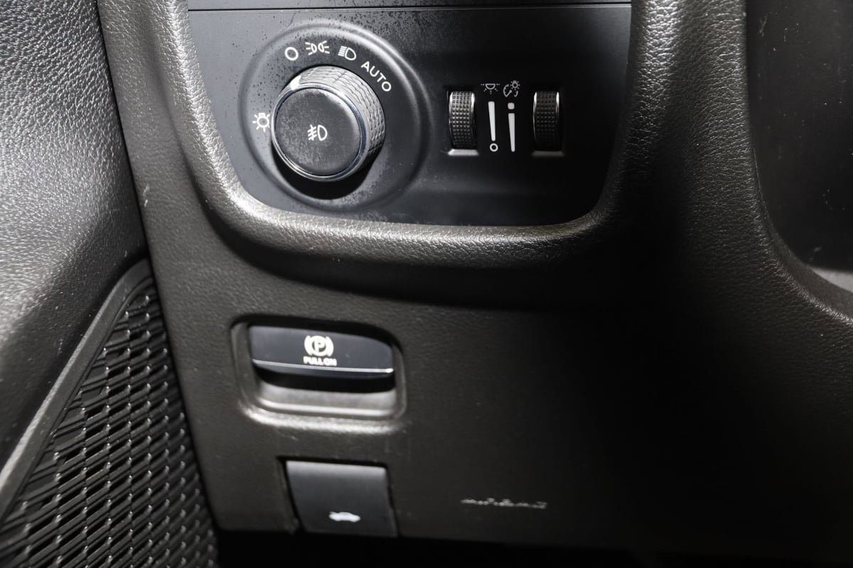 Used 2023 Jeep Grand Cherokee L Limited AWD/4WD image 32