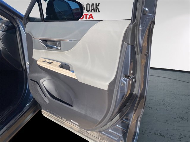 Used 2024 Toyota Venza XLE image 10