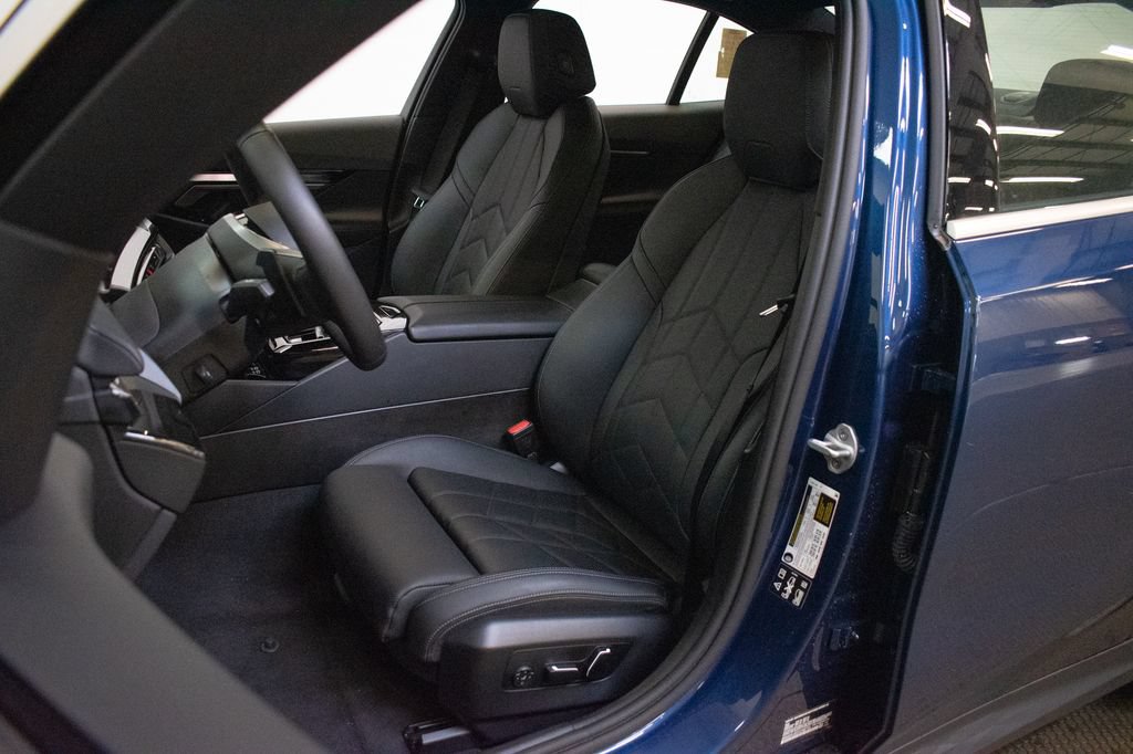 Used 2026 BMW 540i xDrive AWD/4WD image 21