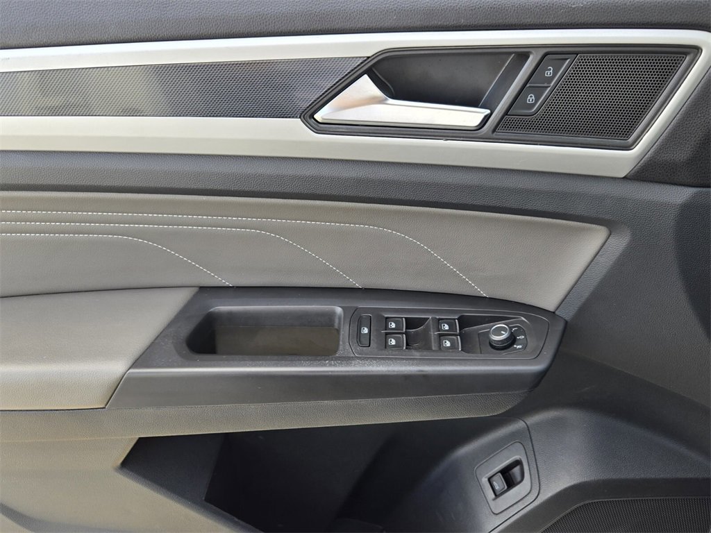 Certified 2022 Volkswagen Atlas Cross Sport SEL R-Line image 26