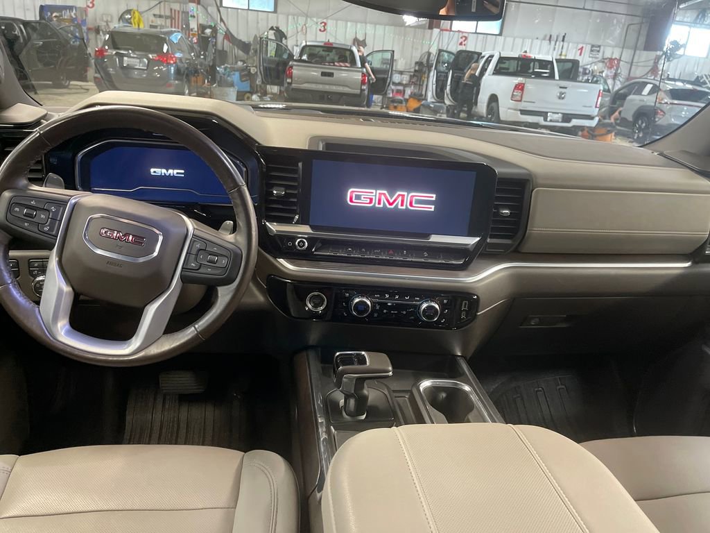 Used 2023 GMC Sierra 1500 SLT AWD/4WD image 18