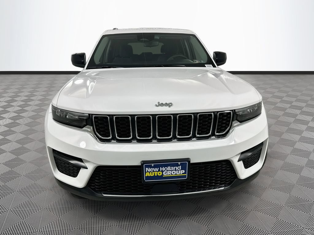 Certified 2023 Jeep Grand Cherokee Laredo AWD/4WD image 2