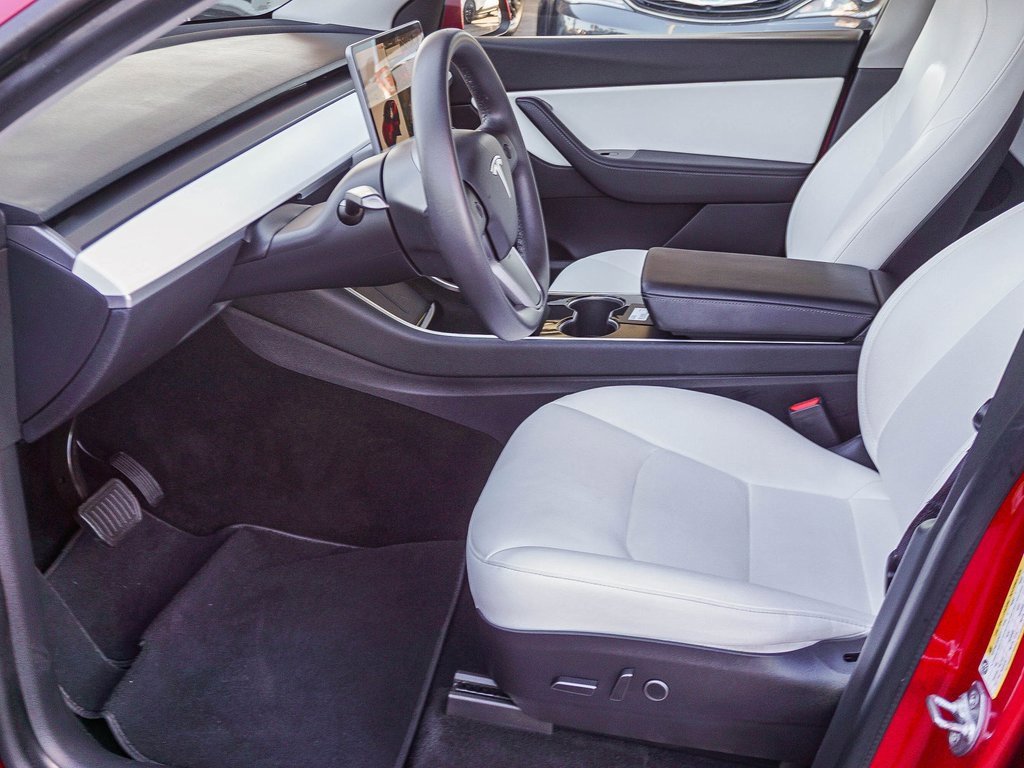 Used 2021 Tesla Model Y Long Range image 17