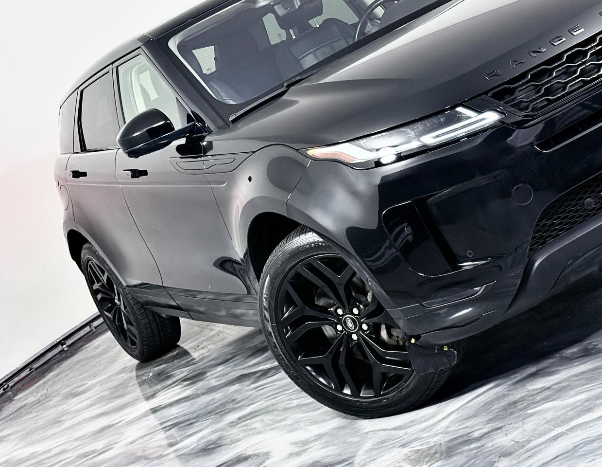 Used 2020 Land Rover Range Rover Evoque SE AWD/4WD image 4