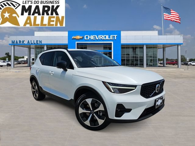 Used 2023 Volvo XC40 B4 Ultimate FWD image 1