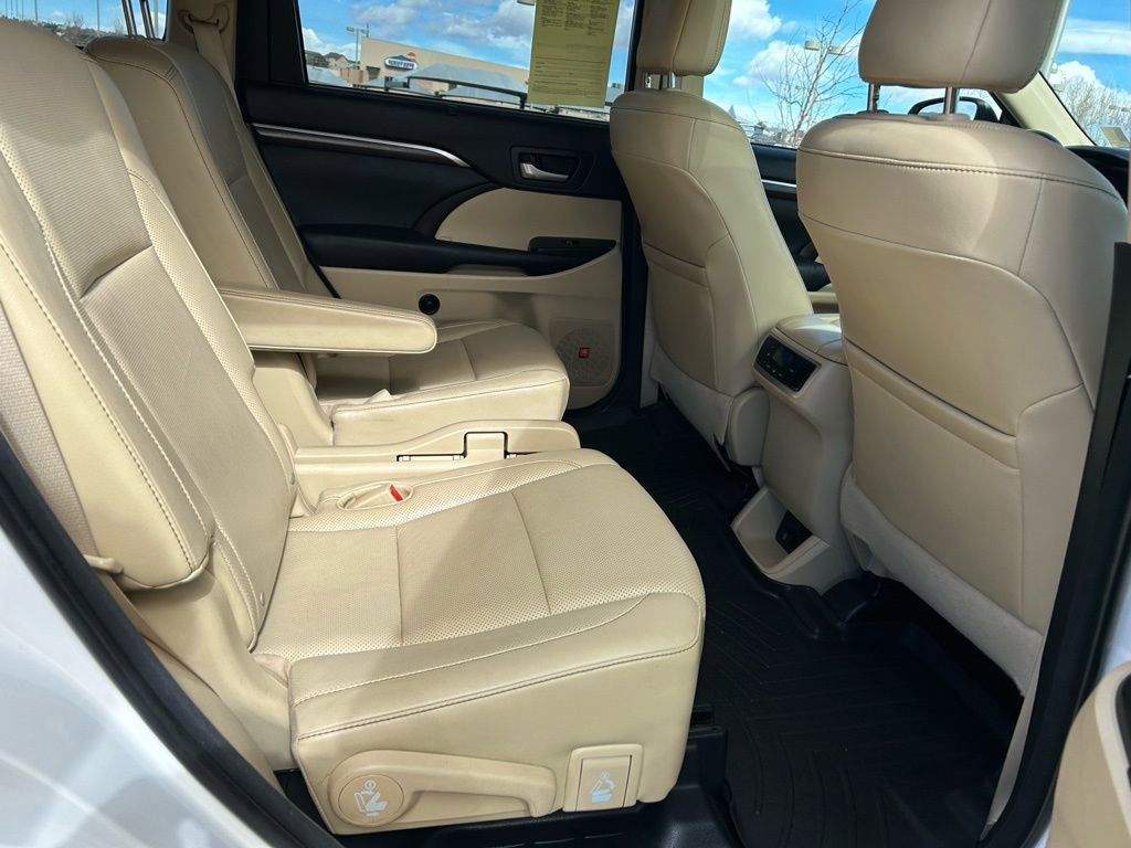 Used 2015 Toyota Highlander Limited image 30
