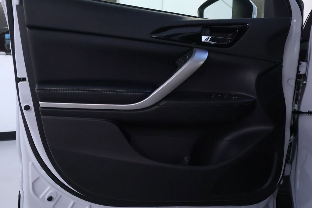 Used 2025 Mitsubishi Eclipse Cross SE image 11