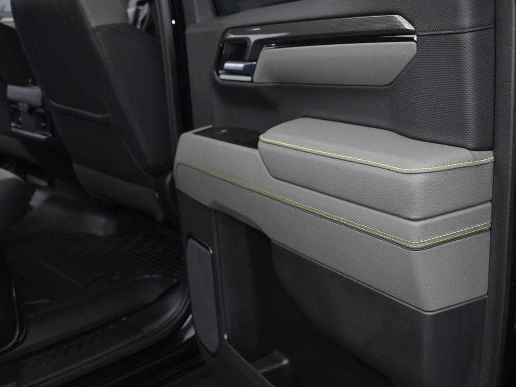 Used 2025 Chevrolet Silverado 1500 ZR2 w/ Technology Package image 12