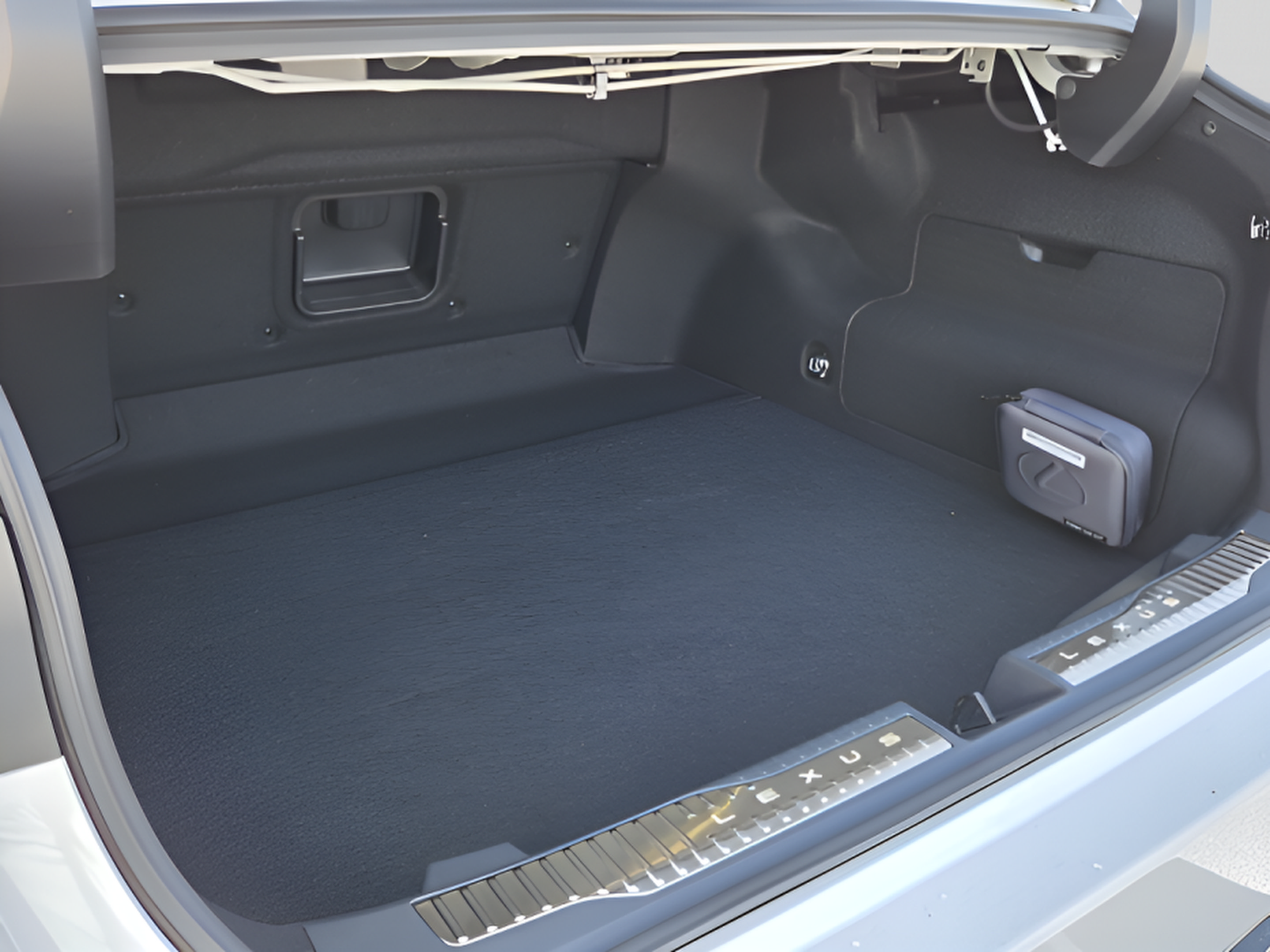 New 2026 Lexus ES 350h FWD image 15