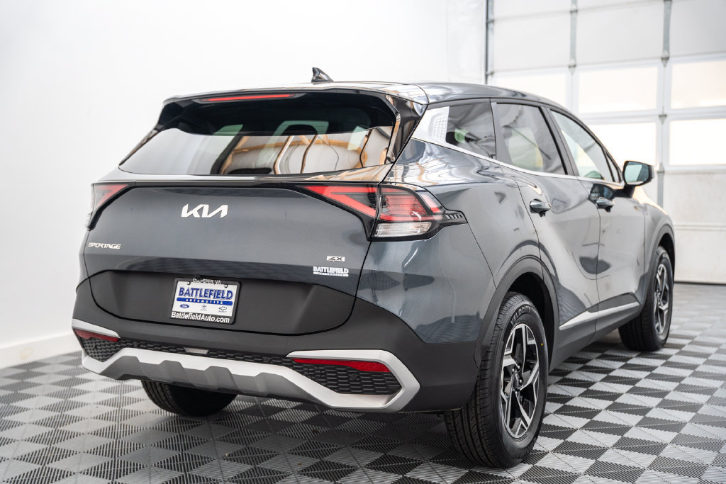 Used 2025 Kia Sportage LX AWD/4WD image 5