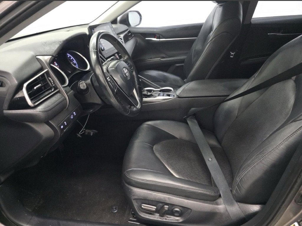 Used 2022 Toyota Camry XLE FWD image 5