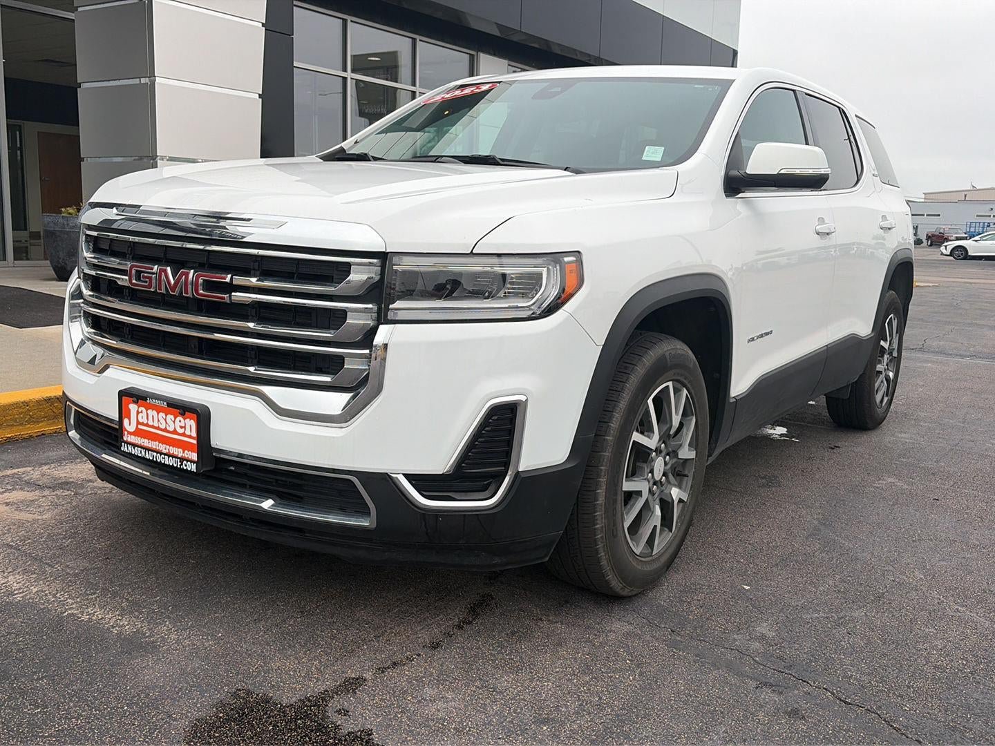 Used 2023 GMC Acadia SLE AWD/4WD image 2