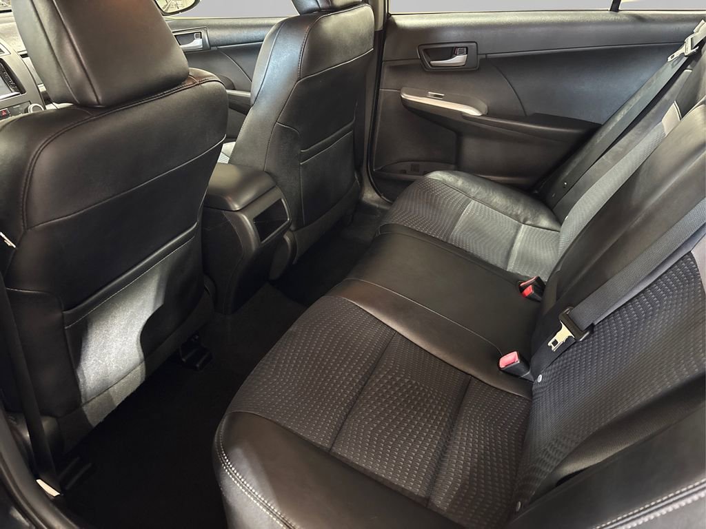Used 2014 Toyota Camry SE image 10