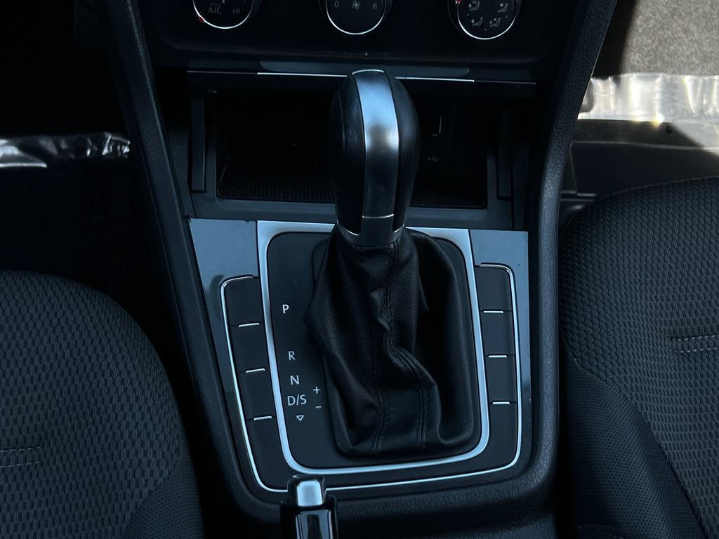 Used 2018 Volkswagen Golf SE FWD image 23