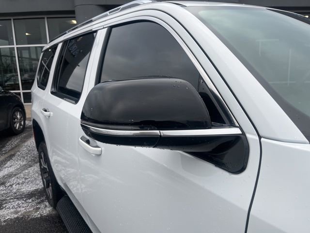 Used 2023 Jeep Wagoneer Series III w/ Preferred Equipment Group image 3