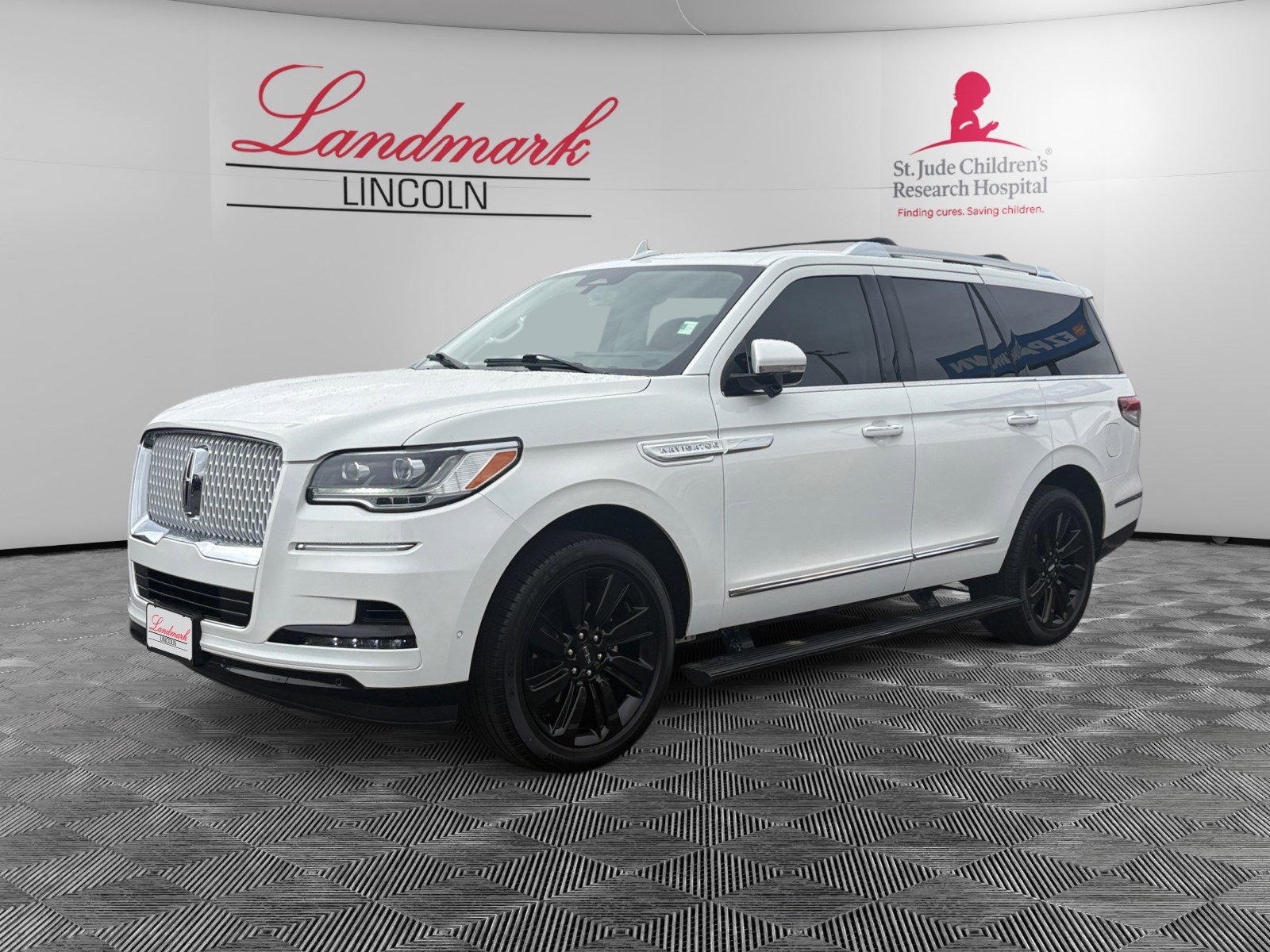 Certified 2023 Lincoln Navigator Reserve AWD/4WD image 1