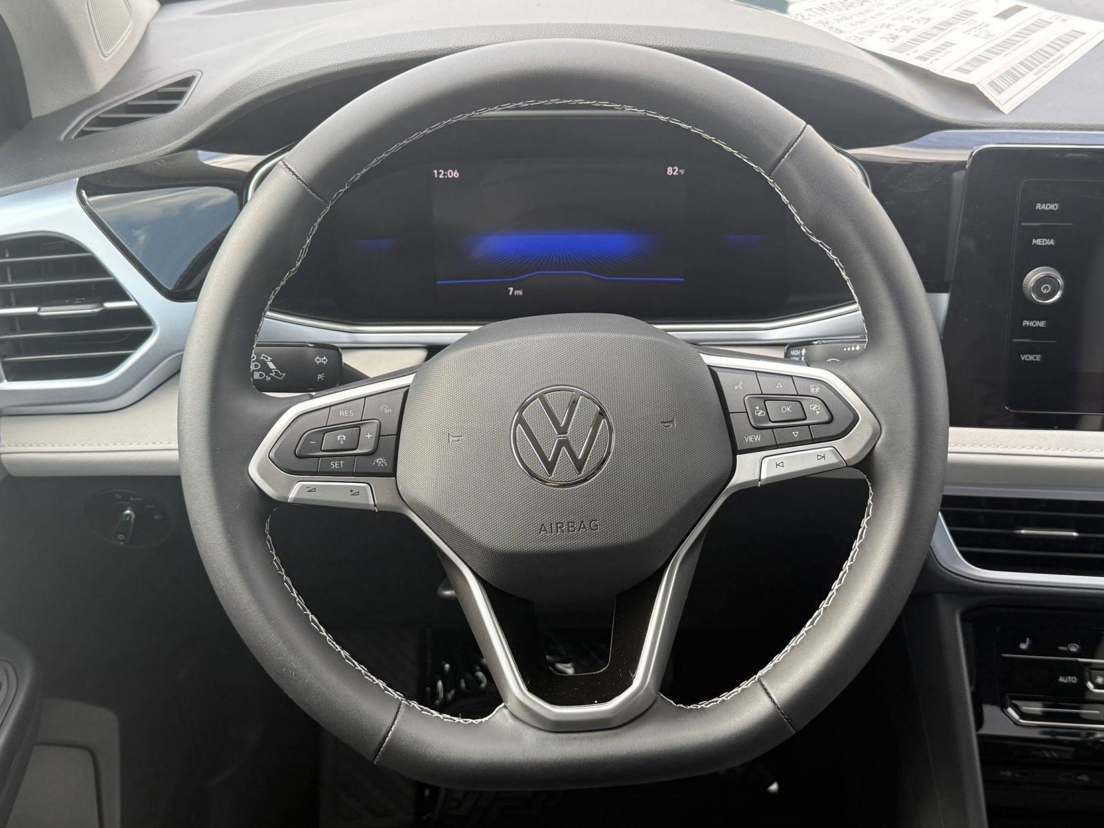 New 2026 Volkswagen Taos SE image 14