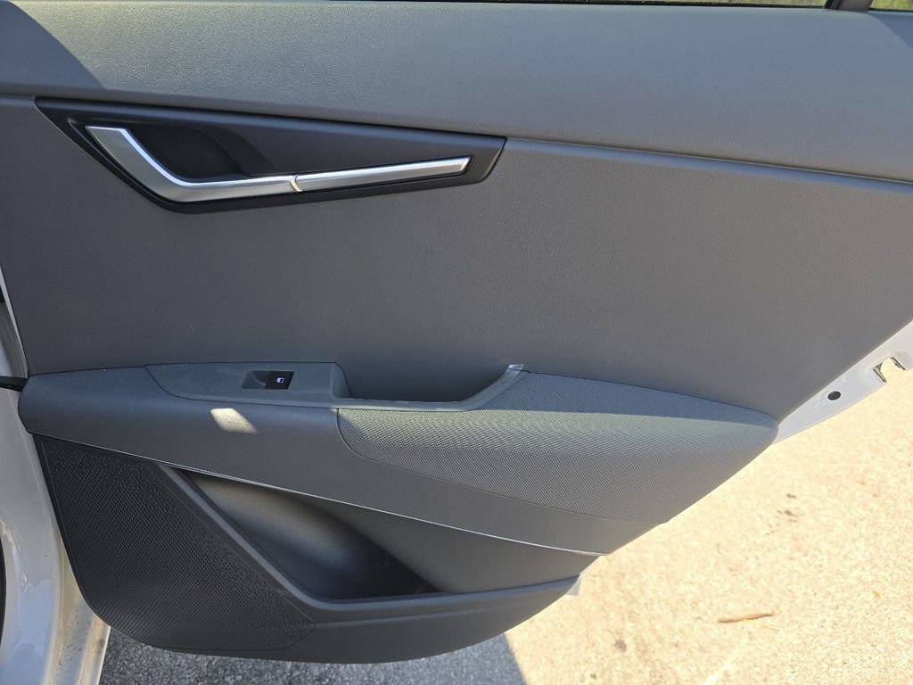 Used 2025 Kia Niro EX image 22