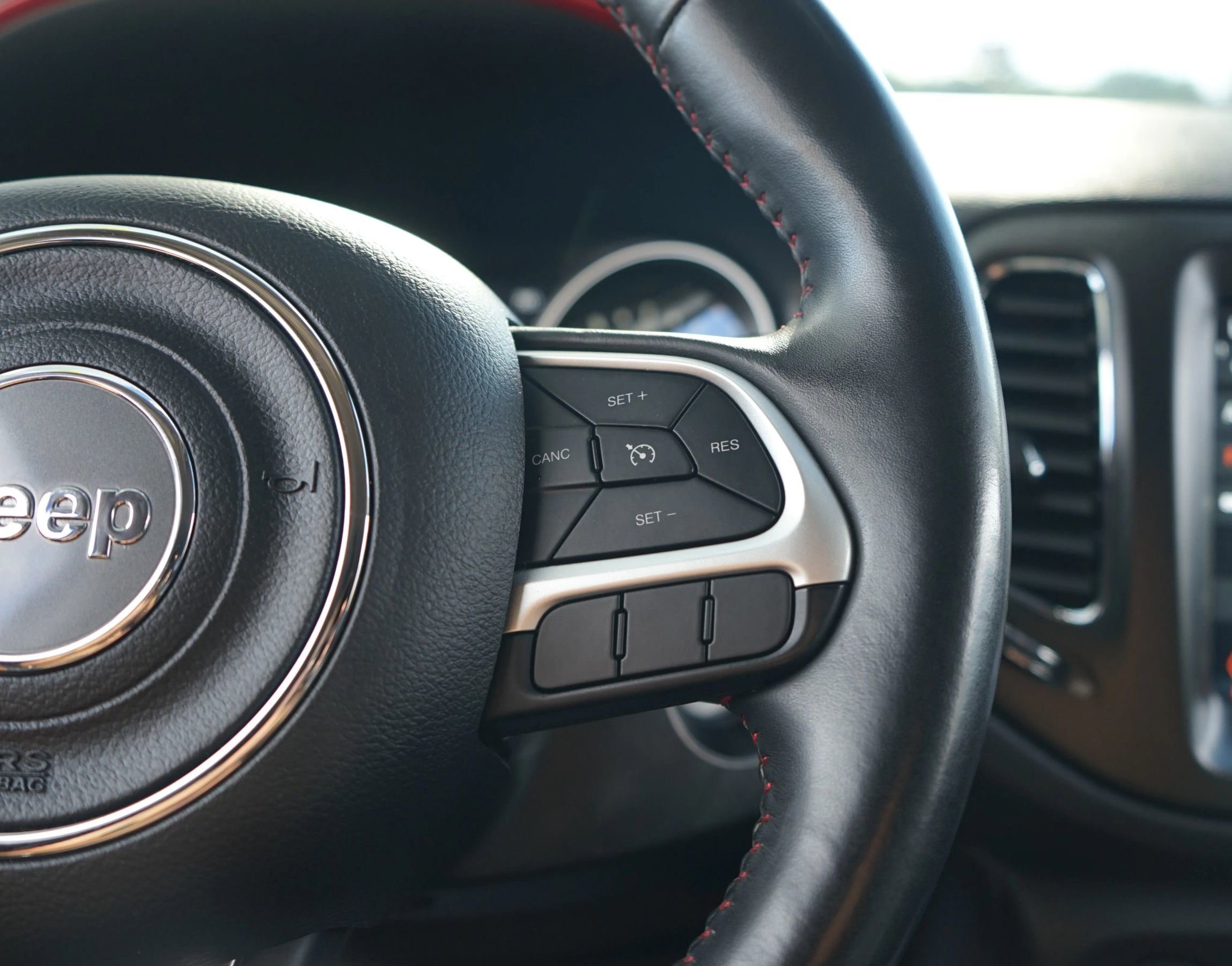 Used 2018 Jeep Compass Trailhawk image 19