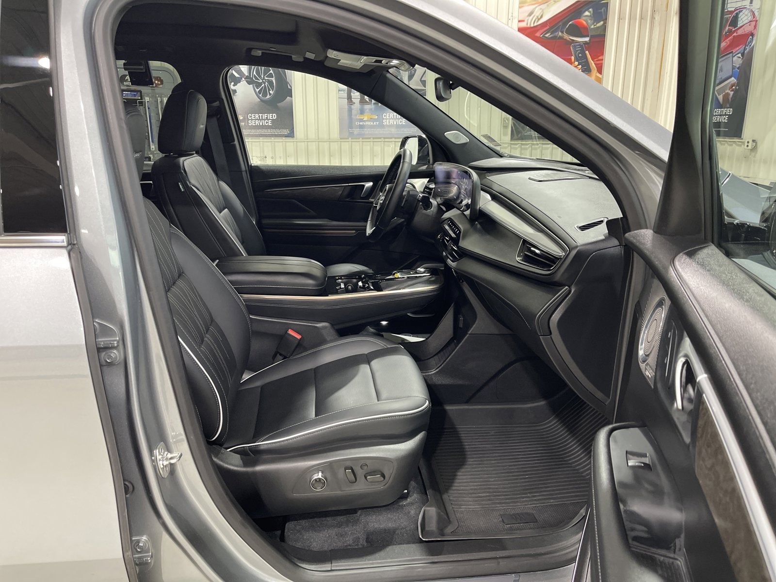 Used 2025 Buick Enclave Avenir w/ Trailering Package, 5000 lbs. AWD/4WD image 18