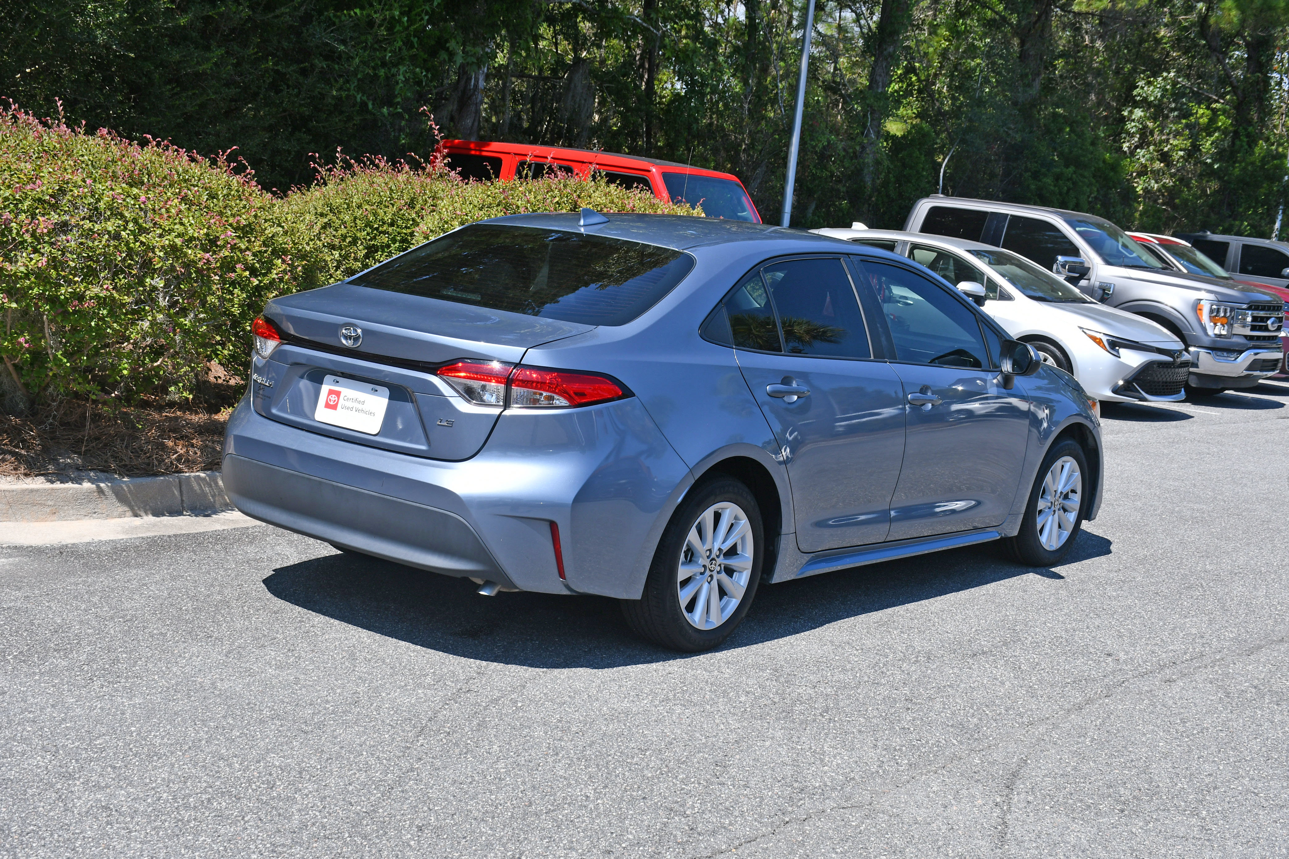 Used 2024 Toyota Corolla LE w/ LE Convenience Package FWD image 4
