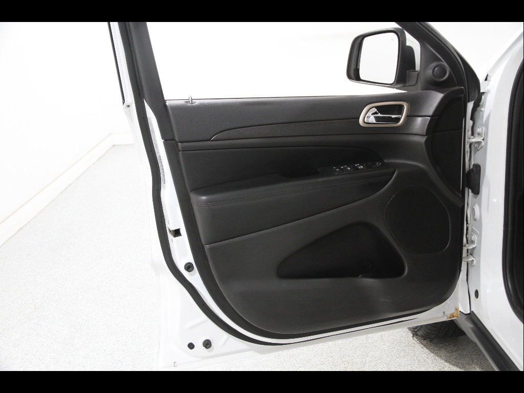 Used 2015 Jeep Grand Cherokee Laredo w/ Quick Order Package 23E image 4