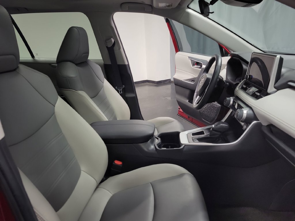 Used 2023 Toyota RAV4 XLE Premium FWD image 32