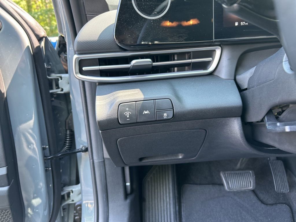 Used 2021 Hyundai Elantra Limited FWD image 23