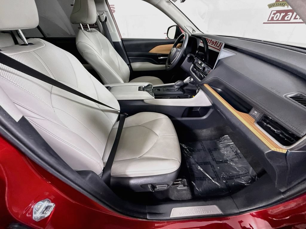 Certified 2024 Toyota Grand Highlander AWD image 34