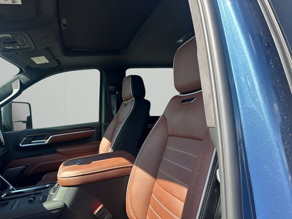 New 2026 GMC Sierra 2500 Denali Ultimate w/ LPO, Black Badging Package image 29