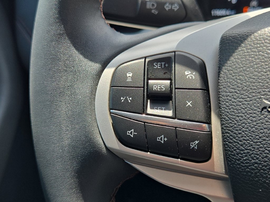Used 2025 Ford Explorer Active RWD image 26