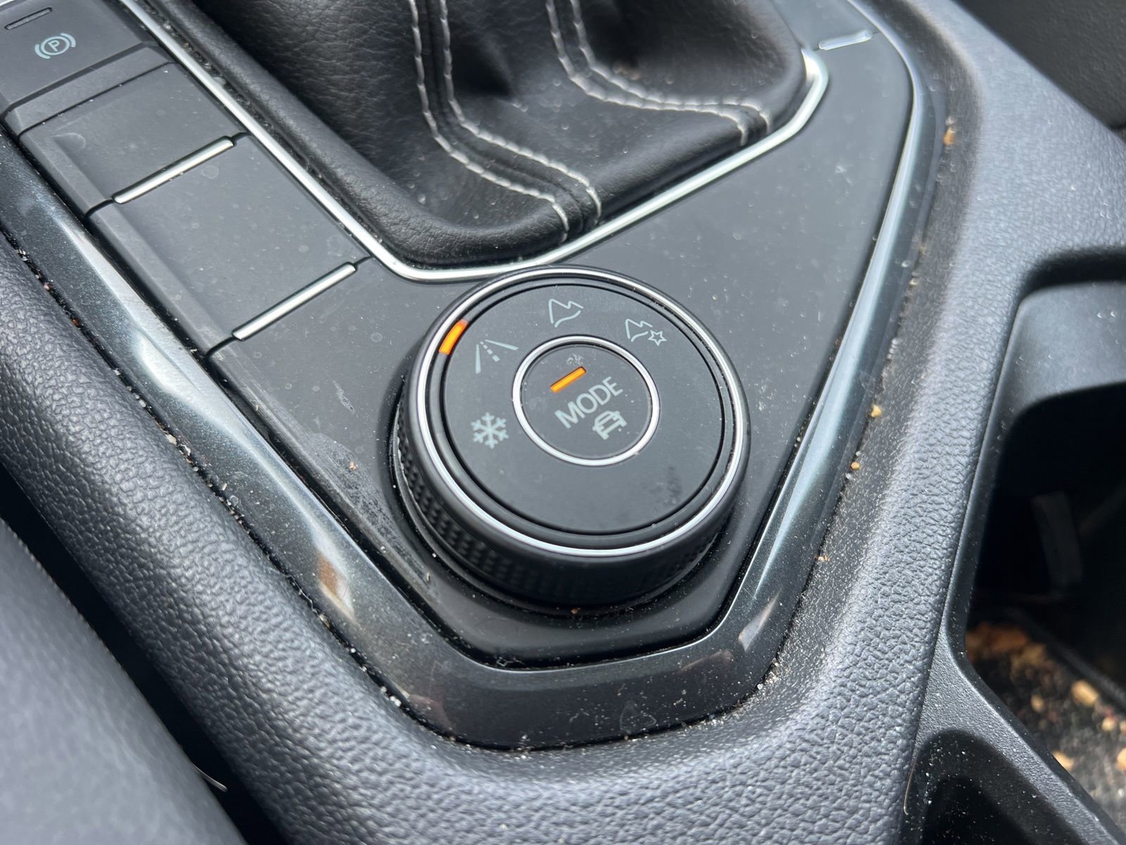 Certified 2024 Volkswagen Tiguan SE image 13