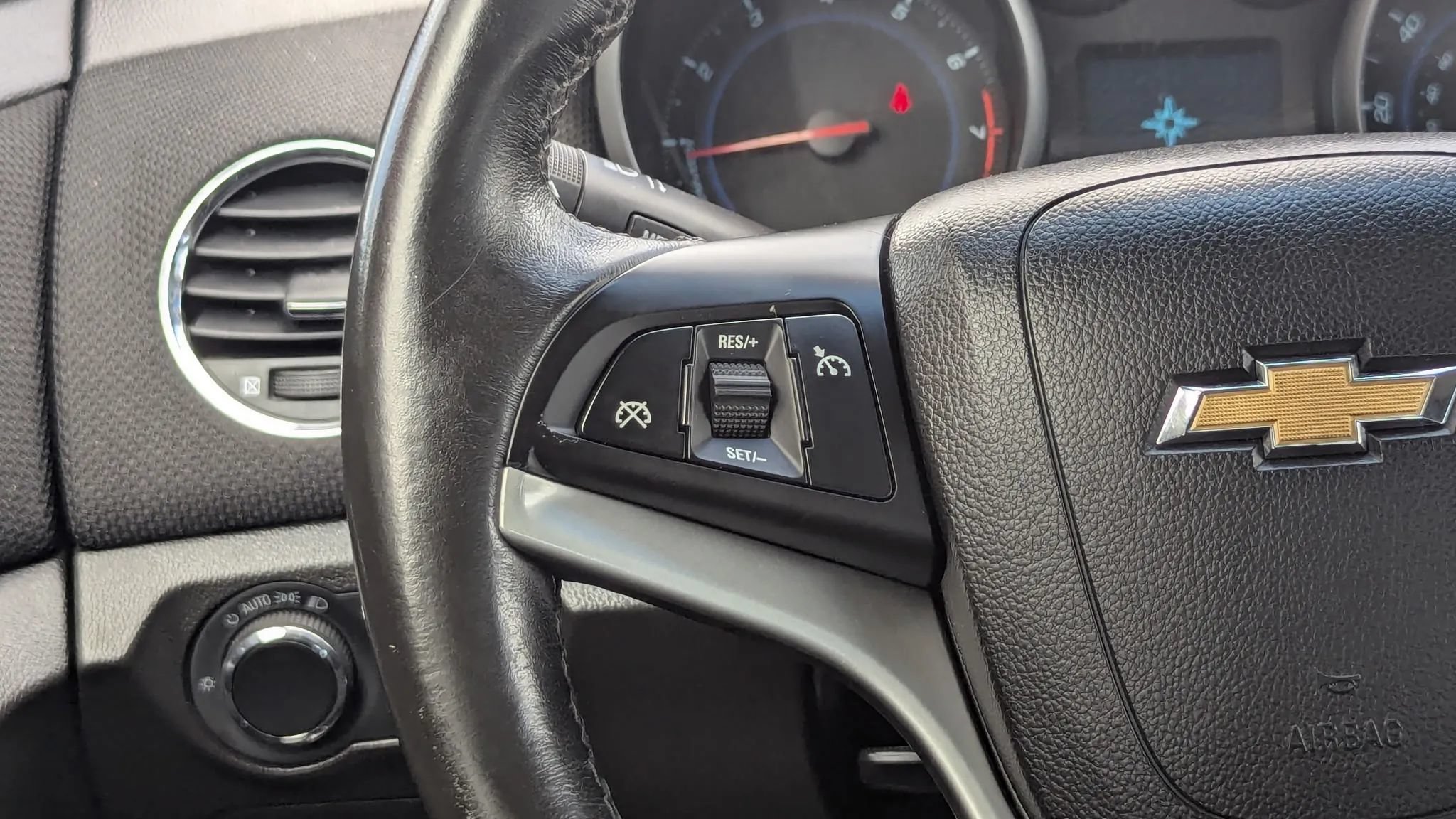 Used 2011 Chevrolet Cruze LT FWD image 17
