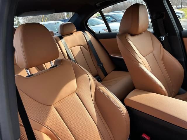 Used 2025 BMW 330i Sedan image 32