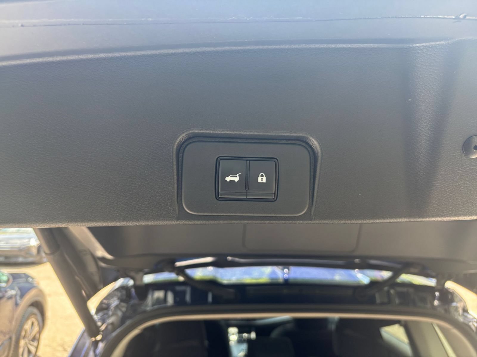 Used 2025 Nissan Rogue SV FWD image 23