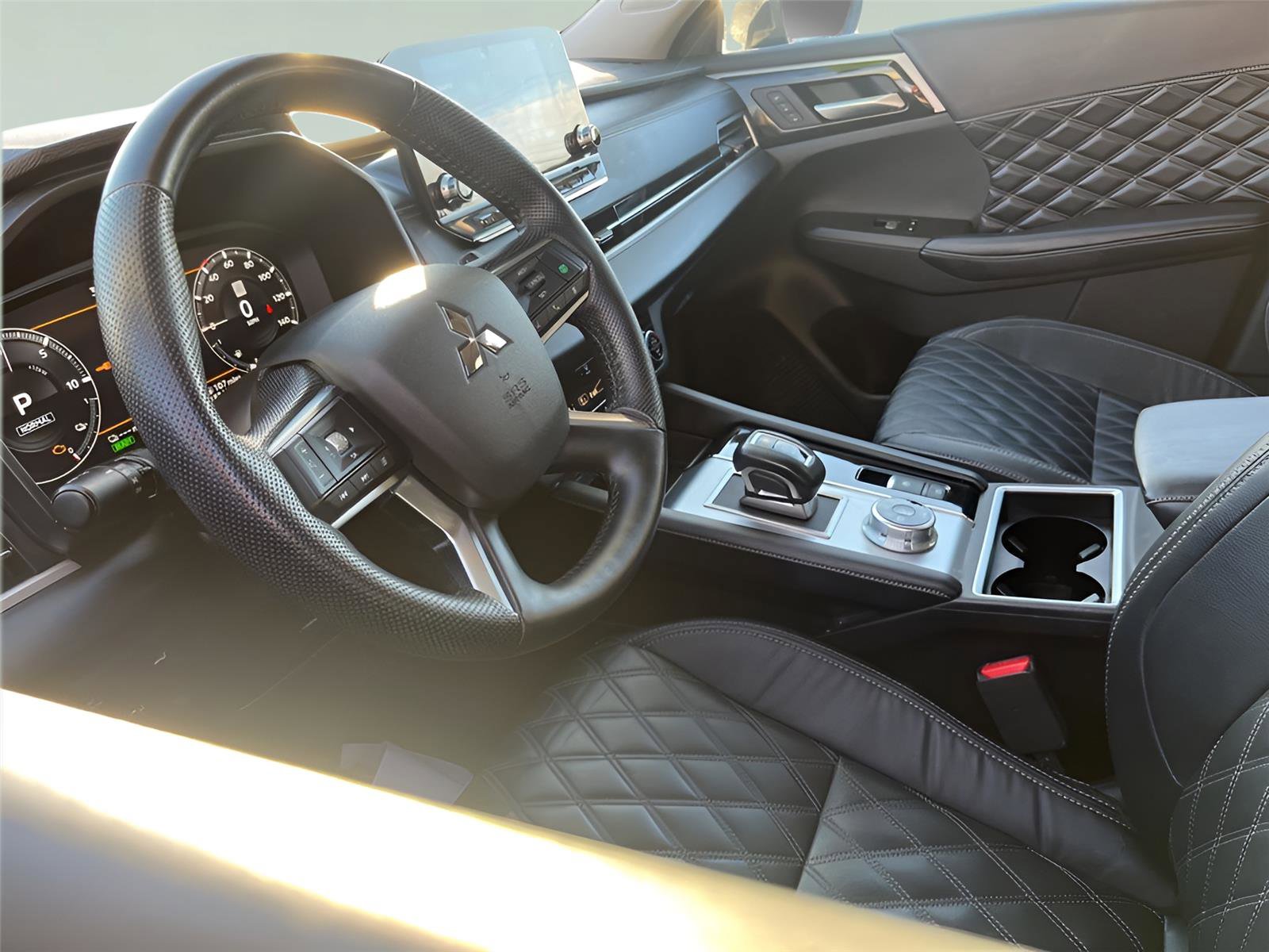 Used 2023 Mitsubishi Outlander SEL image 13