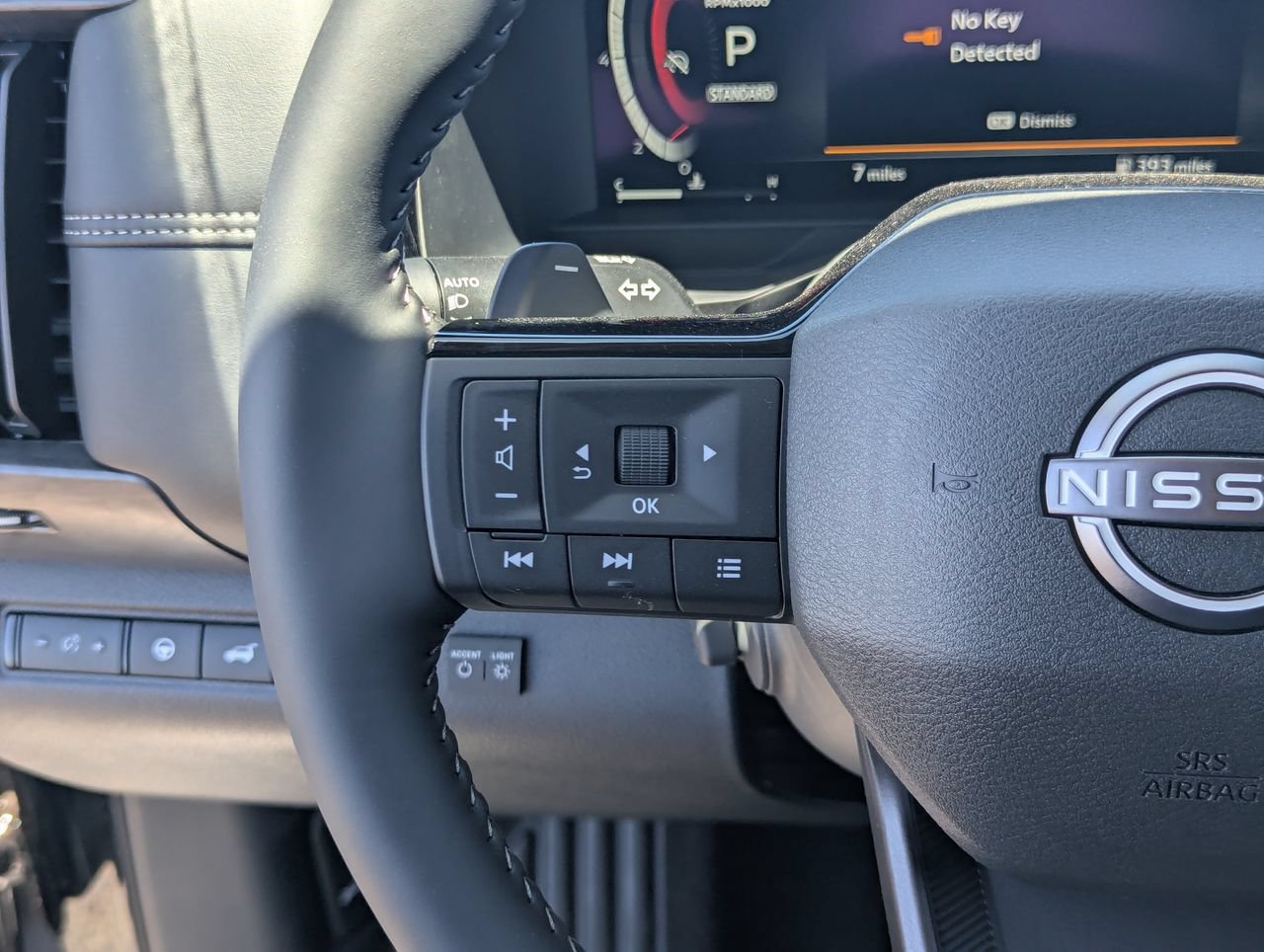 New 2026 Nissan Pathfinder Platinum w/ Accent Package FWD image 16