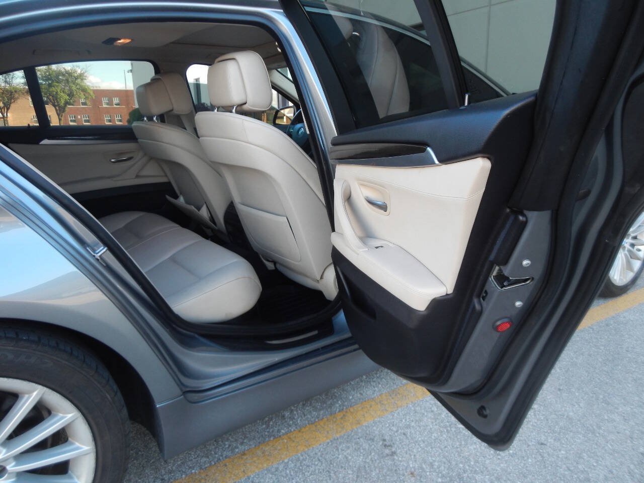 Used 2011 BMW 535i xDrive Sedan AWD/4WD image 33