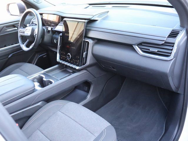 Used 2025 GMC Acadia Elevation image 11