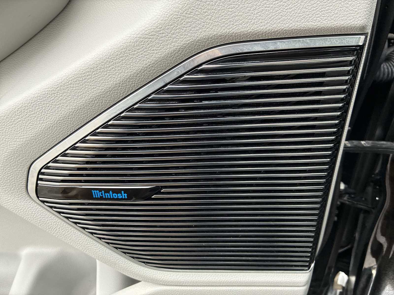 Used 2022 Jeep Grand Cherokee L Overland w/ Advanced Protech Group III image 25