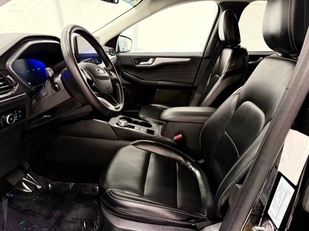 Used 2024 Ford Escape Platinum image 12