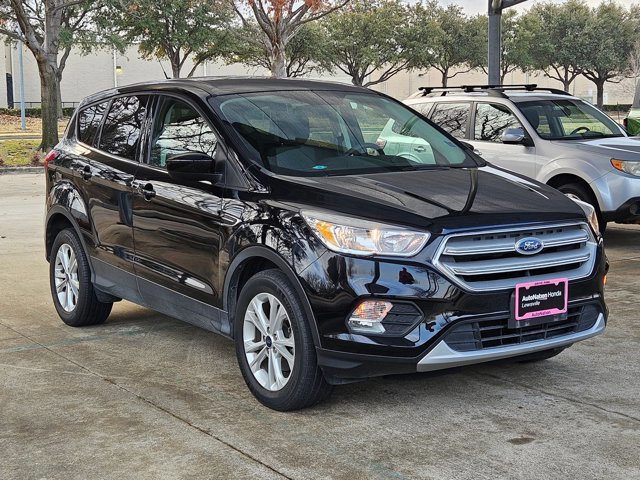 Used 2019 Ford Escape SE image 3
