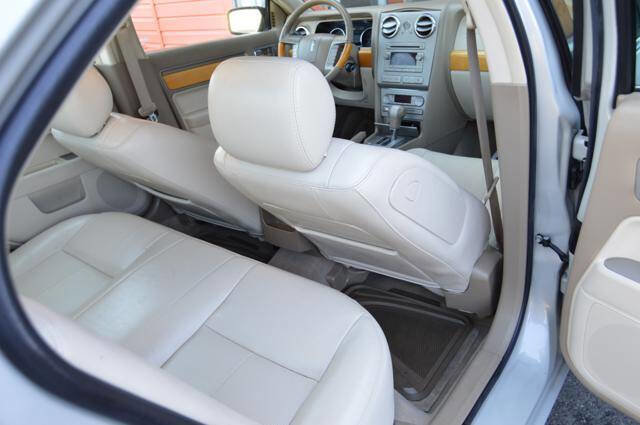 Used 2008 Lincoln MKZ image 41