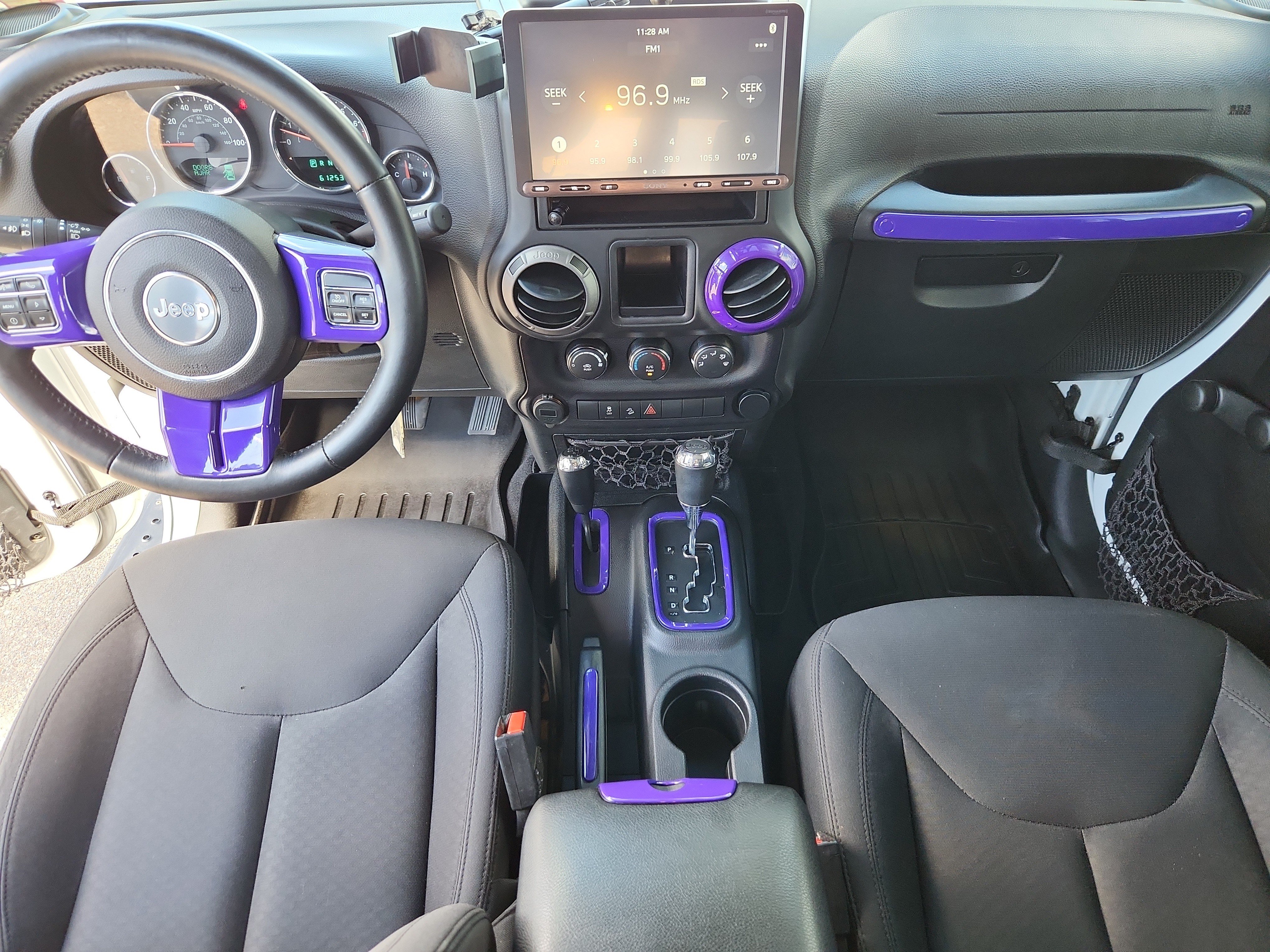 Used 2015 Jeep Wrangler Unlimited Sport w/ Connectivity Group AWD/4WD image 12