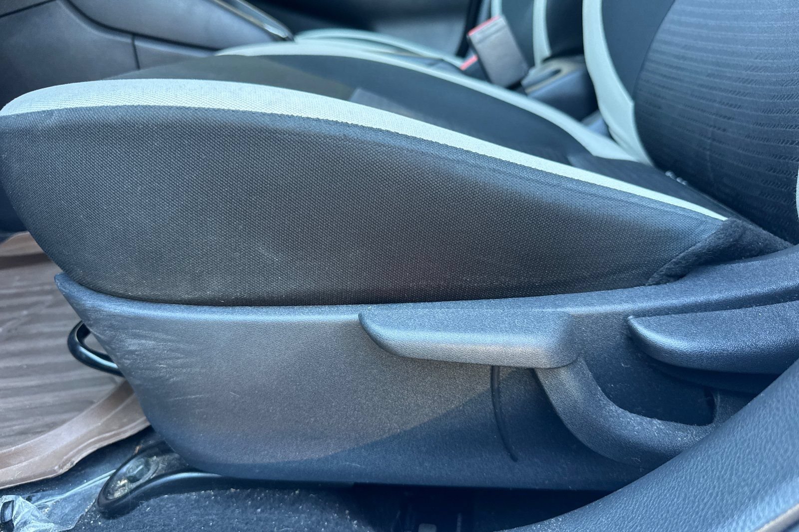 Used 2021 Nissan Versa SV FWD image 13
